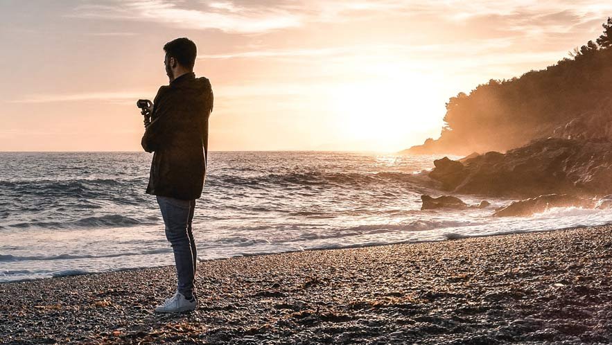 Travel vloggers