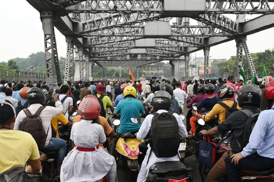 Kolkata and Howrah Traffic Chaos Amid Tribal Protest Rally