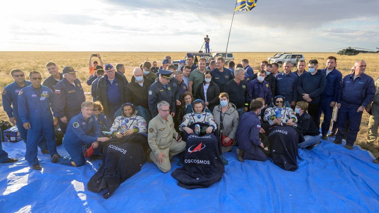 Astronaut returns to Earth after orbiting Earth 5,963 times.