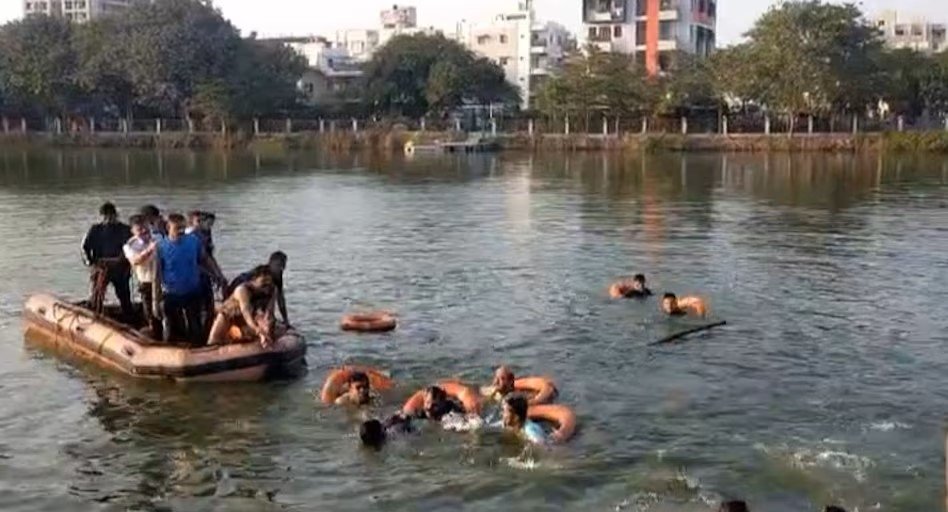 Vadodara Picnic:16 Dead, Many Missing as Boat Capsizes