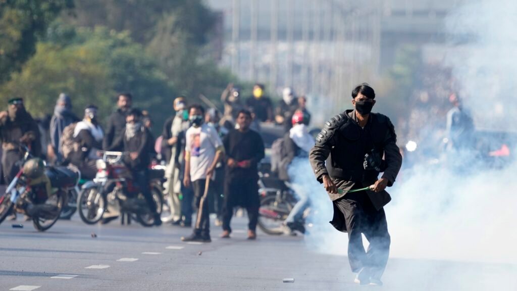 Pakistan ends lockdown after police crackdown; City Under Siege?