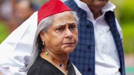 Jaya Bachchan Loses Her Cool in Delhi, Pushes Man Attempting Selfie at Constitution Club