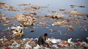 Over ₹1,950 cr Spent, Yet 641 MLD Sewage Still Flows Untreated Into Yamuna