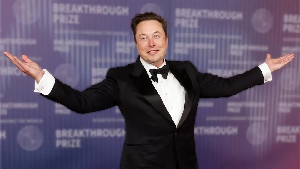 Elon Musk Becomes the First Trillionaire in the World