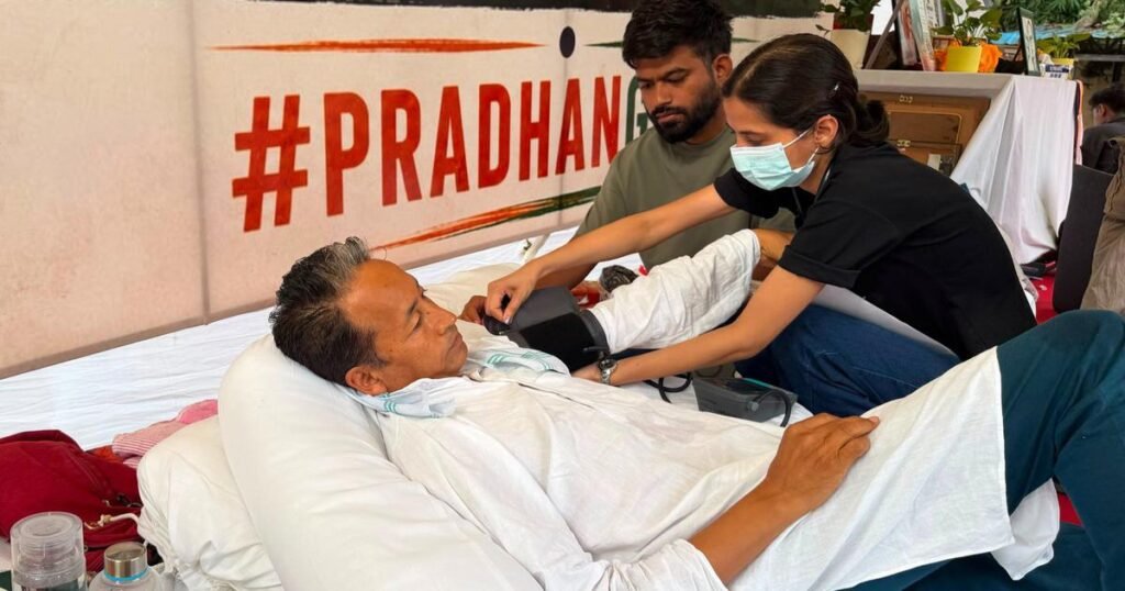 Sonam Wangchuk continues hunger strike at Jantar Mantar on 18th Day; Health Condition Declines