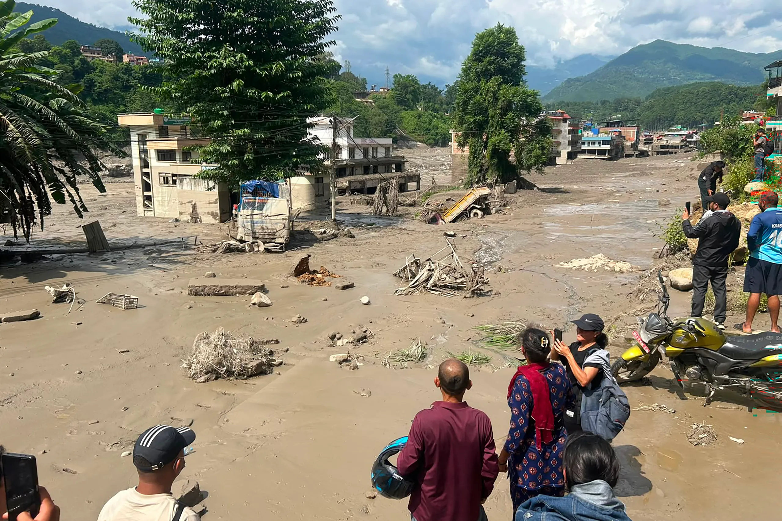 Nepal flash flood Death Toll Rises to 549; Rescuers search for survivors