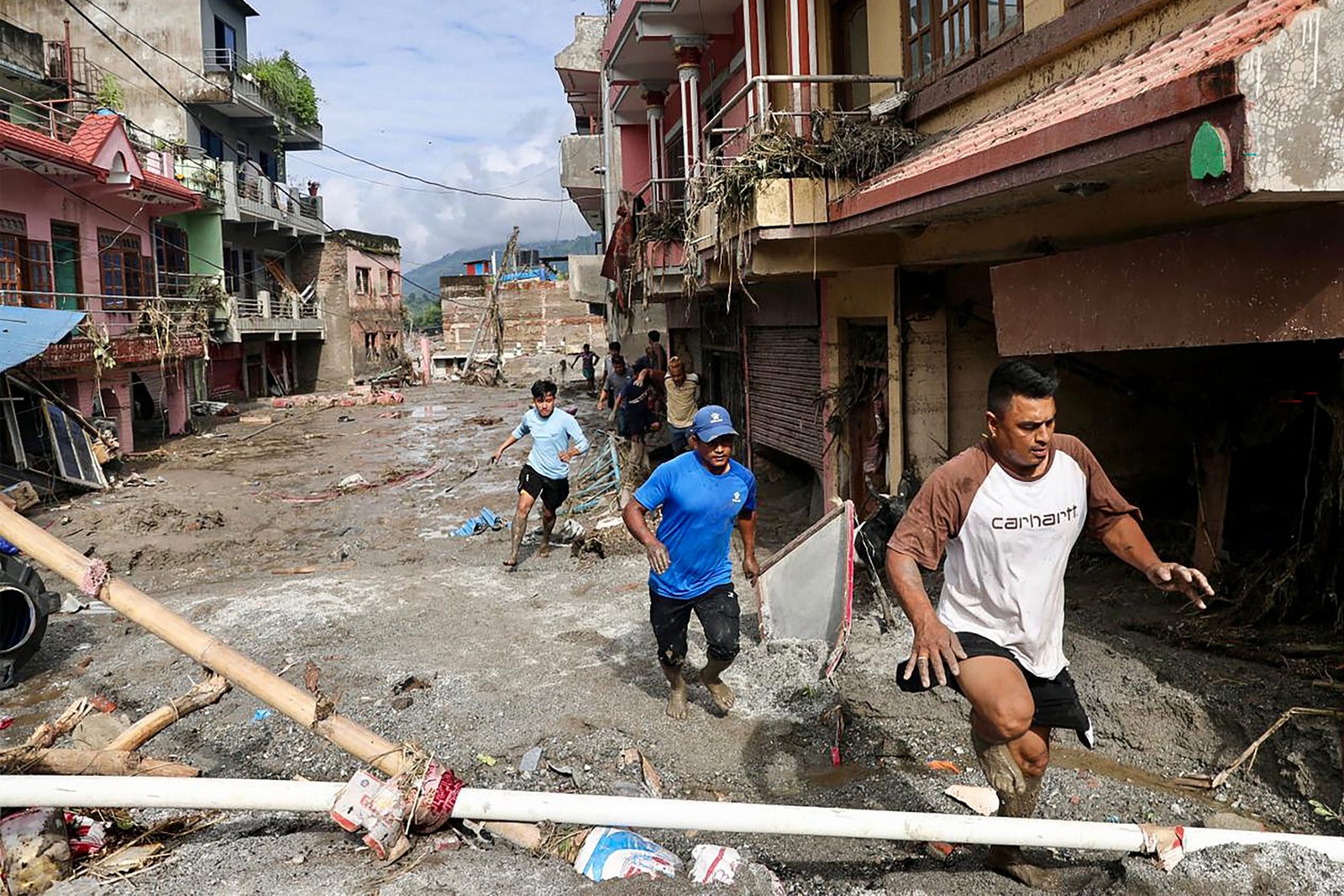 Nepal Floods Rescue Continues; 900 Deaths; Hindu Kush Glacier Reports