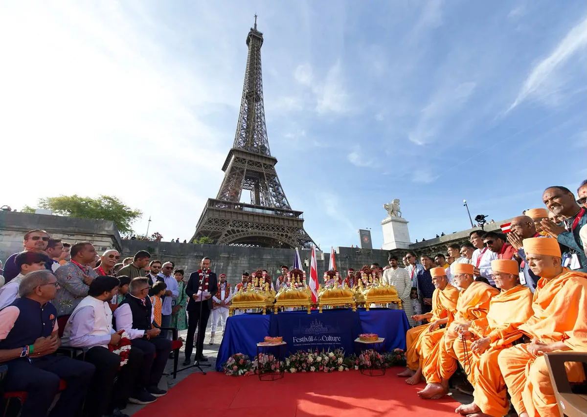 Eiffel Tower Row: Workers Strike Following Hindu Group's Demand to Hide Women