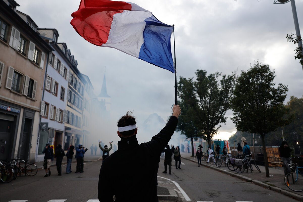 Clashes Erupt Following Nationwide Demonstrations in France