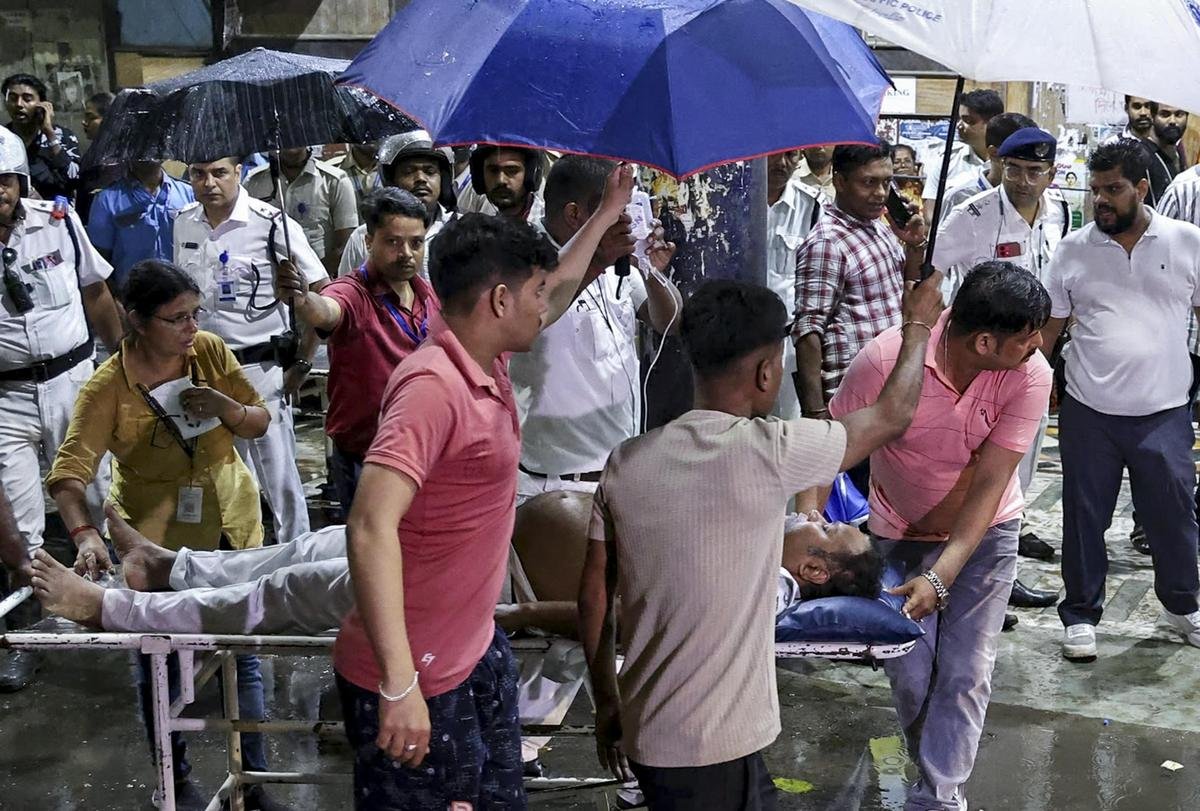 19 Deaths in Kolkata Durga Puja Stampede; Key Updates